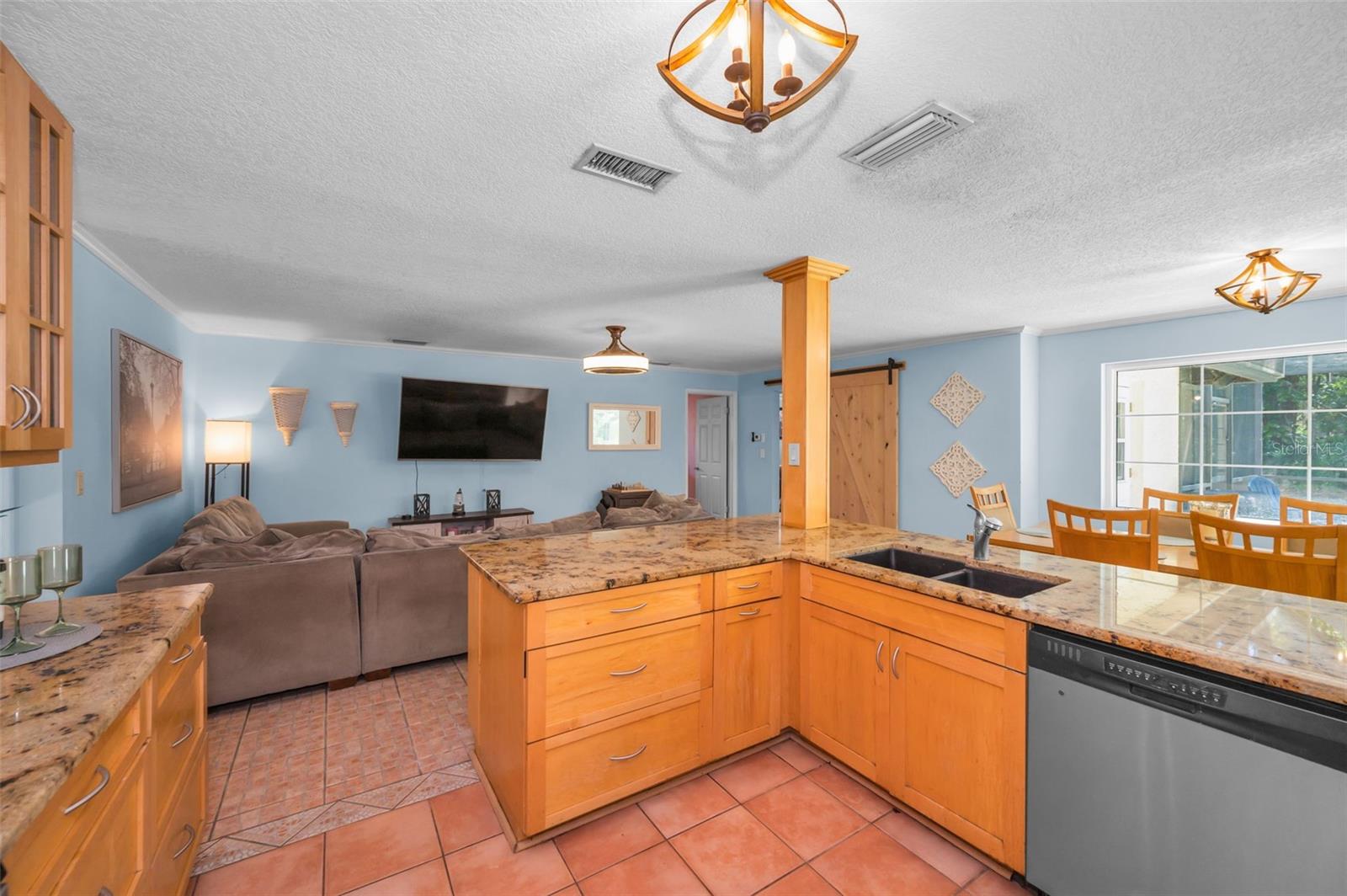 520 SANDY HOOK RD — photo 10