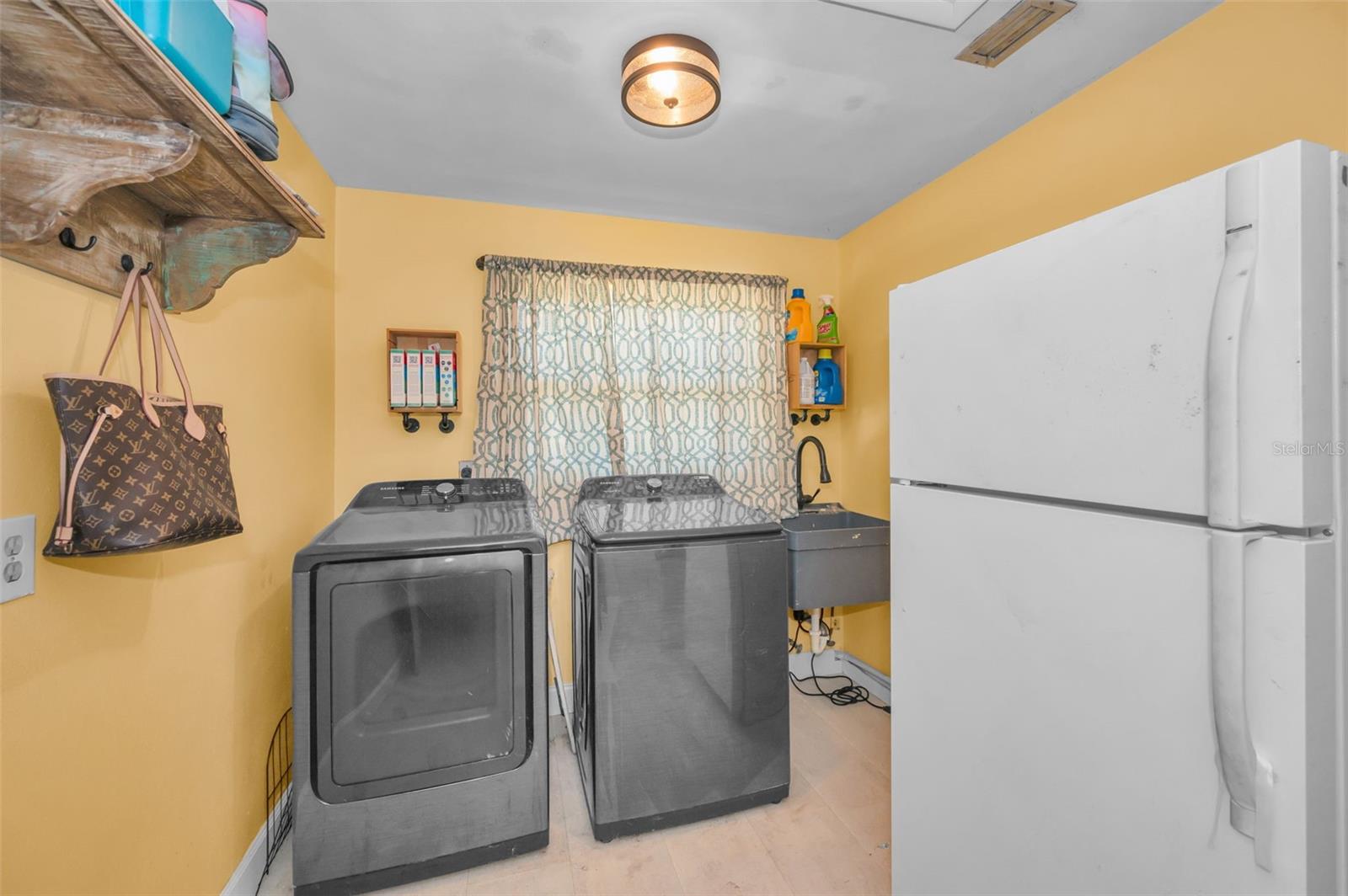 520 SANDY HOOK RD — photo 40