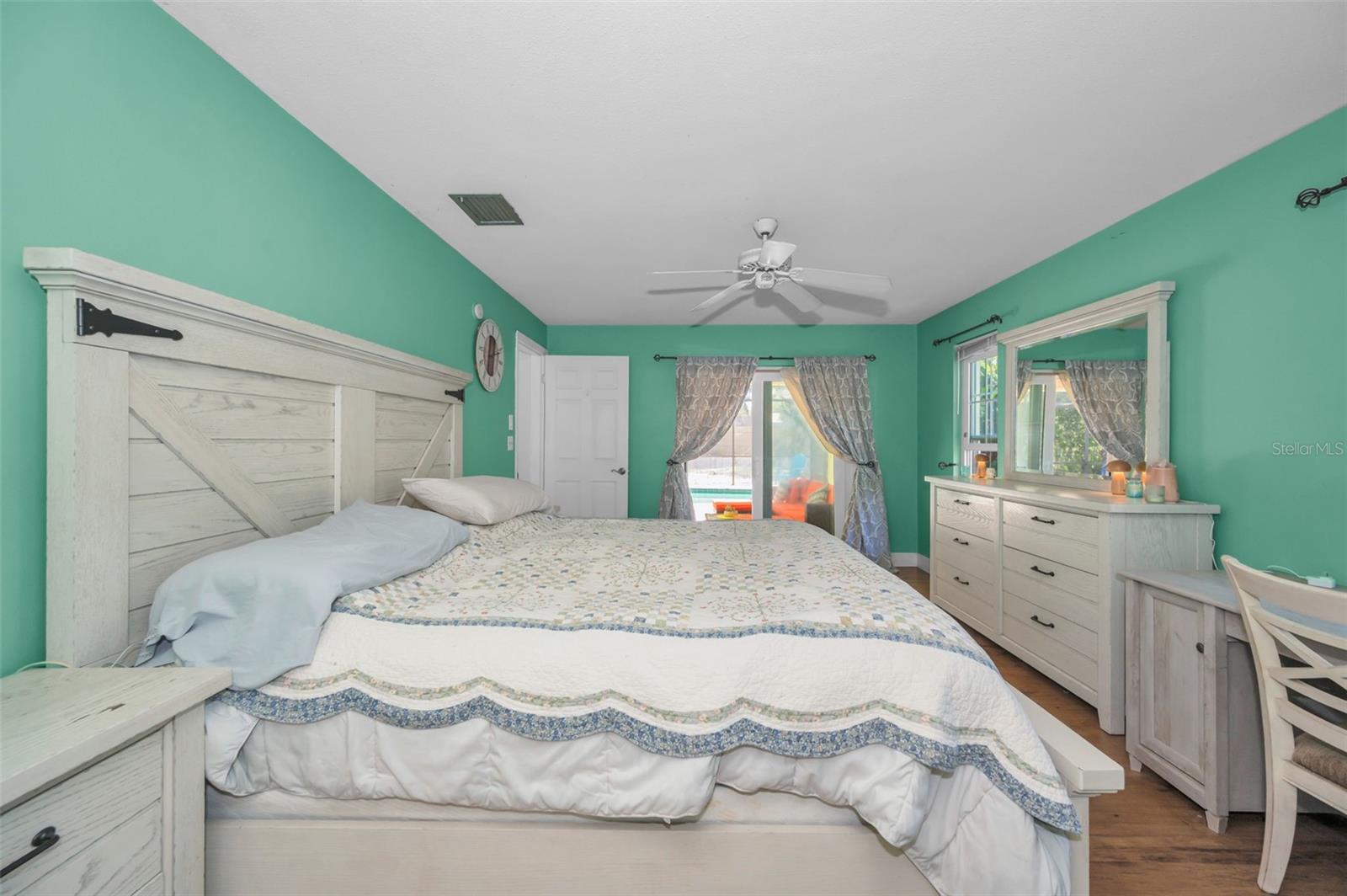 520 SANDY HOOK RD — photo 25