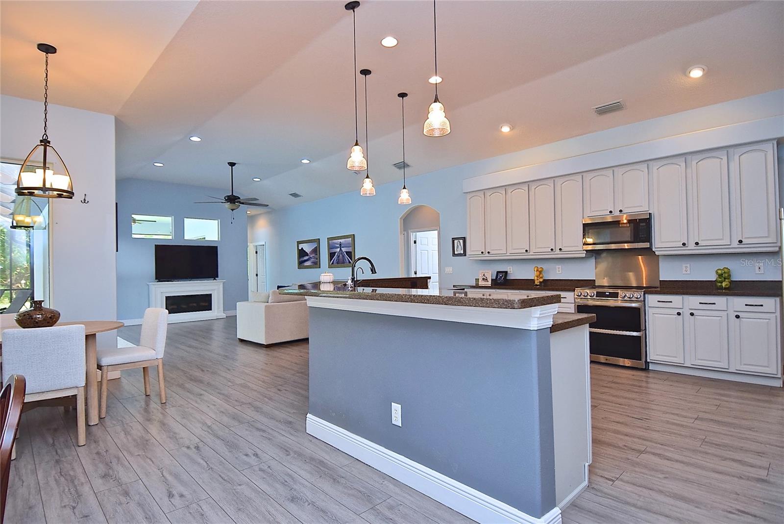8309 MISTY LAKE CIR — photo 8