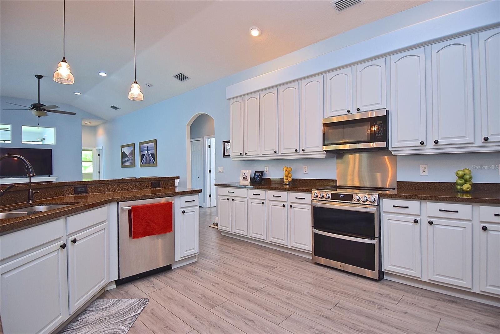 8309 MISTY LAKE CIR — photo 9