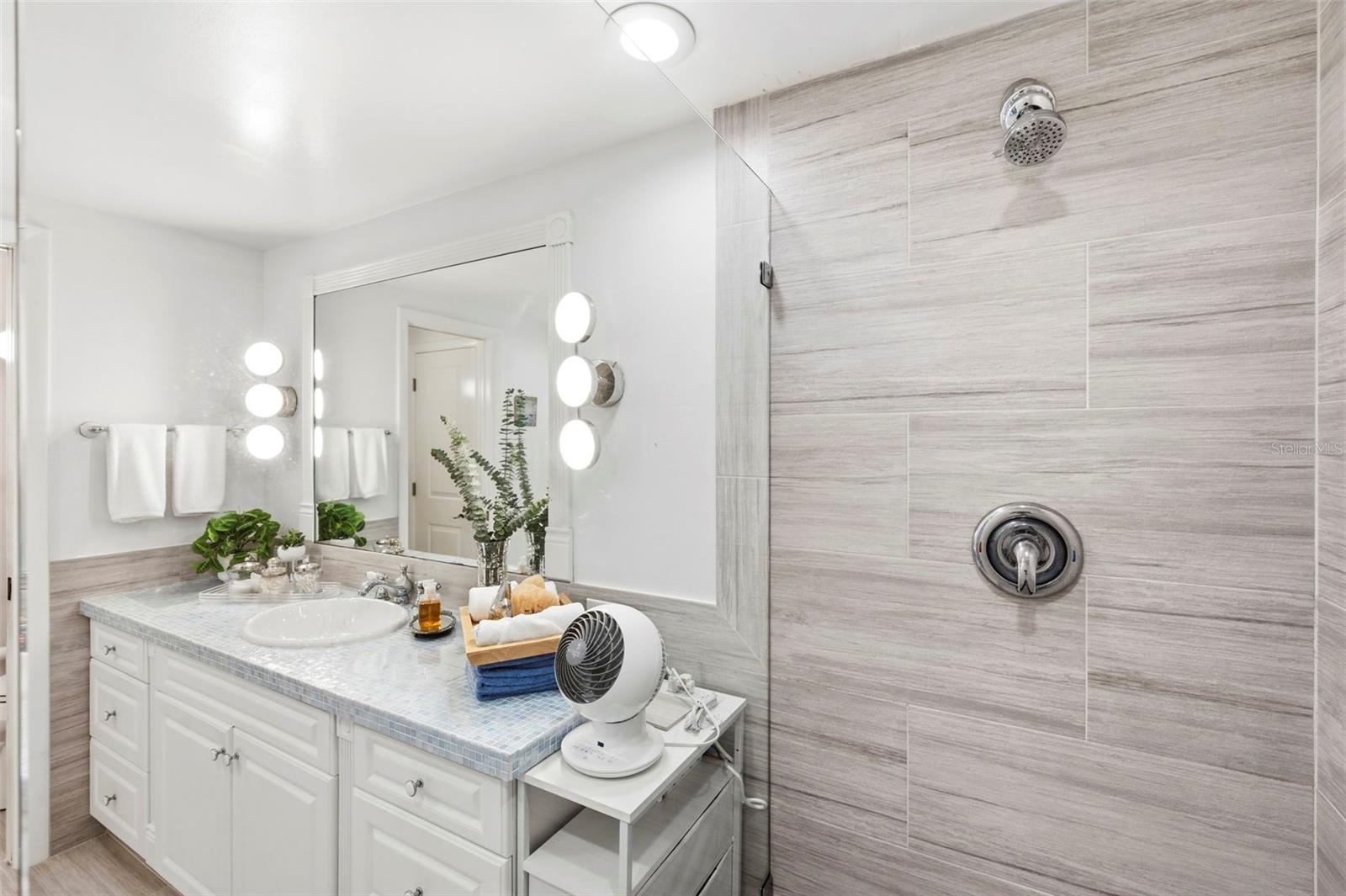 1 BEACH DR SE #2712 — photo 39