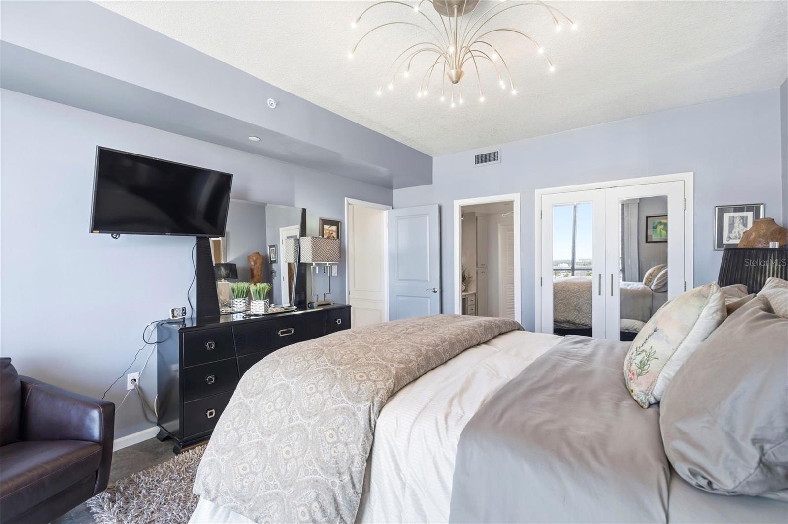 1 BEACH DR SE #2712 — photo 31