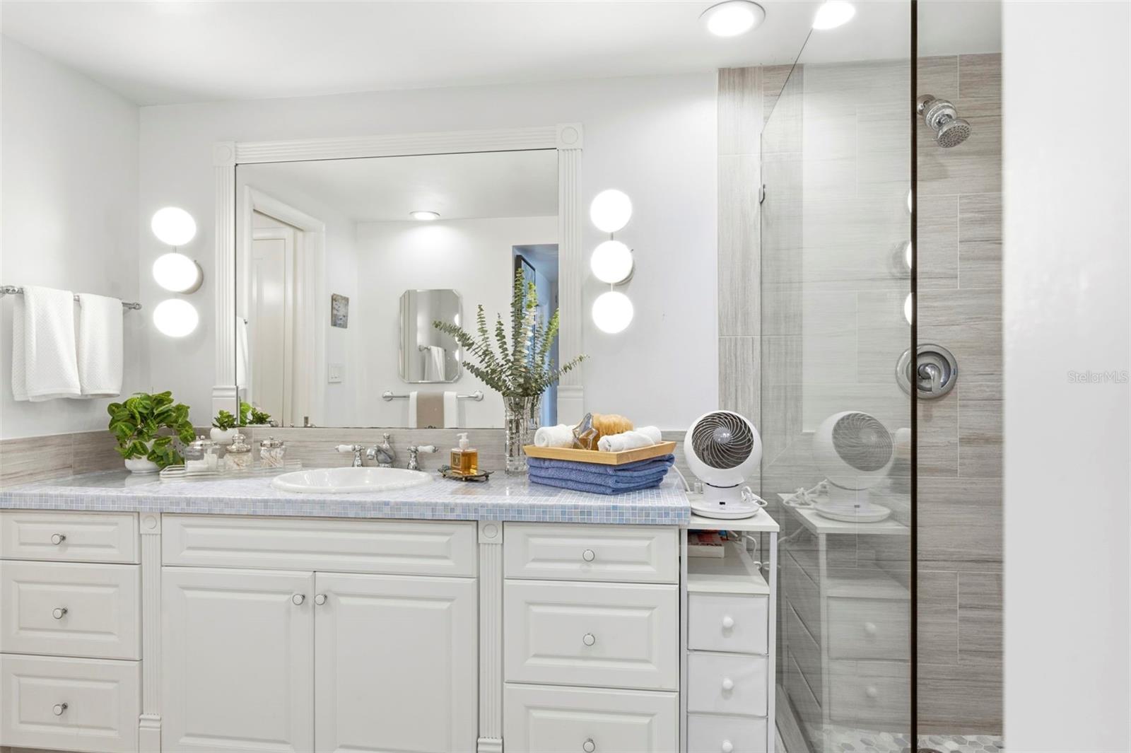 1 BEACH DR SE #2712 — photo 38