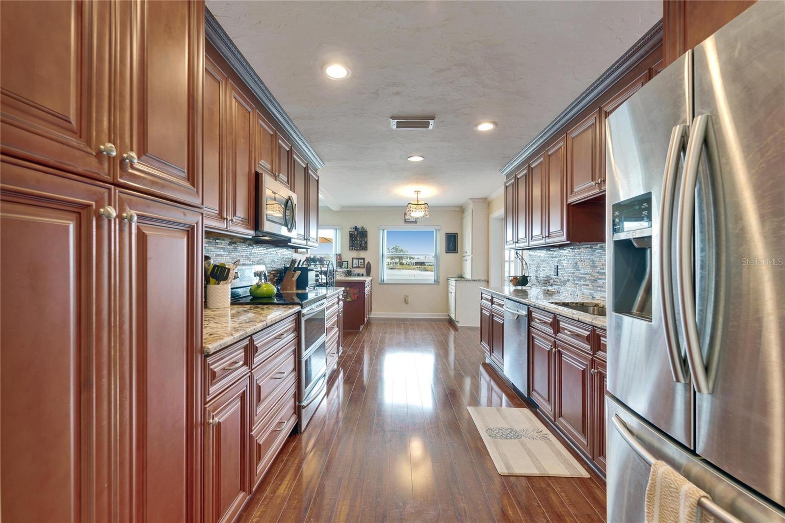 1710 NEW BEDFORD DR — photo 31
