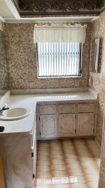 505 VILLAGE OAK DR — photo 8