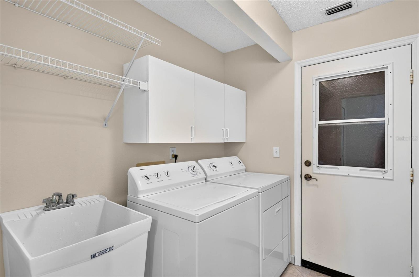 1704 TREMONT CT — photo 40