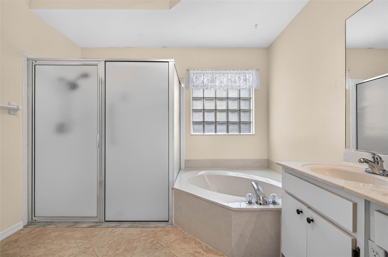 1704 TREMONT CT — photo 30
