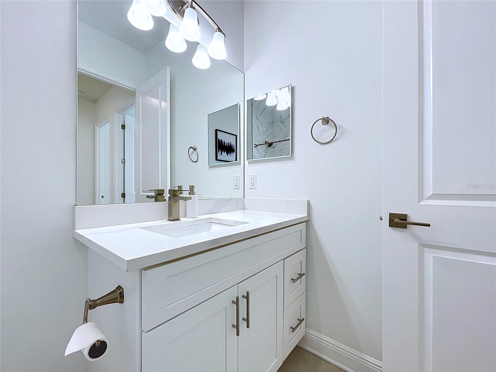 3702 W ROLAND ST #3 — photo 8