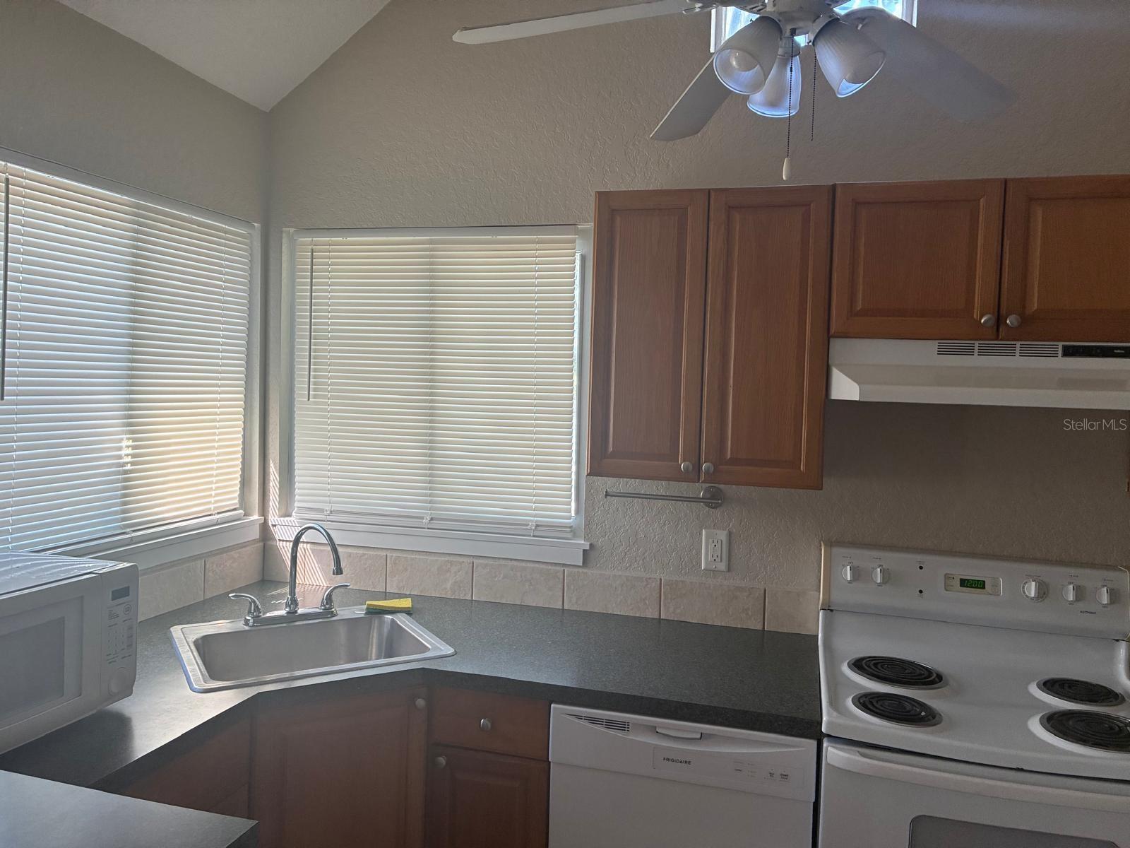 255 6TH AVE N #5 — photo 3