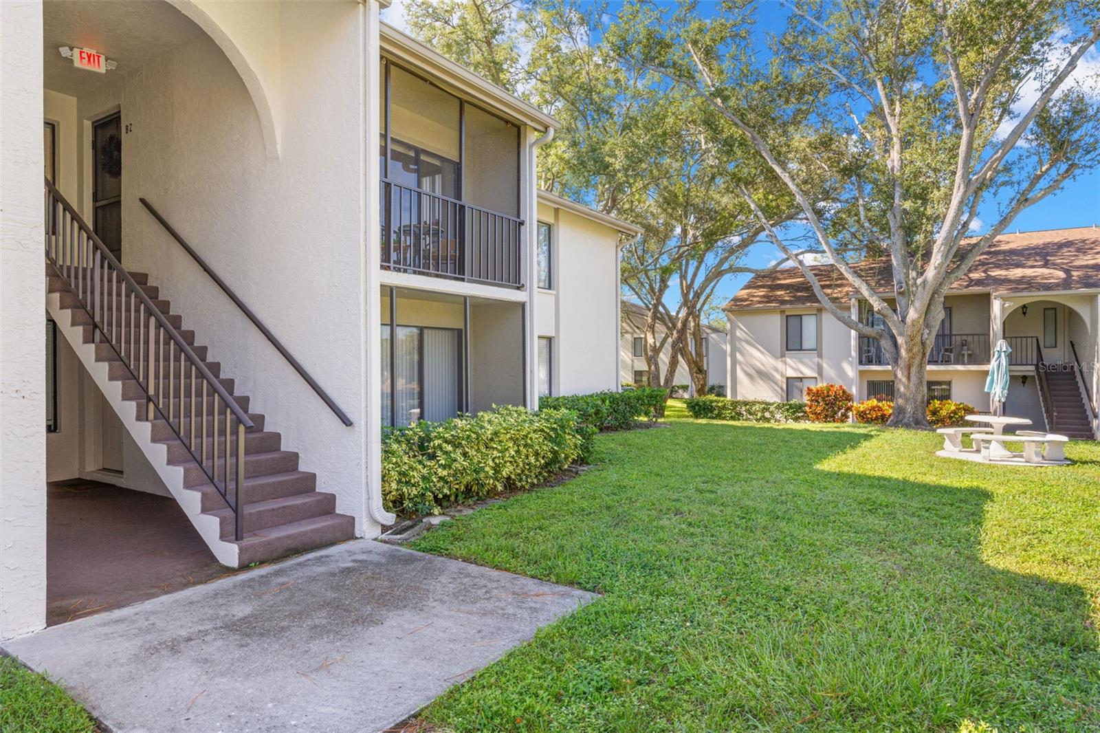 1708 PINE RIDGE WAY E #B2 — photo 2