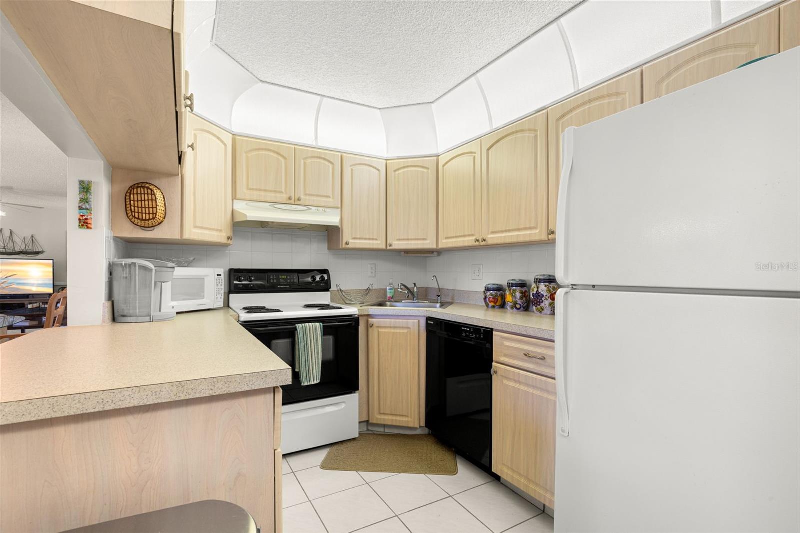 1708 PINE RIDGE WAY E #B2 — photo 12