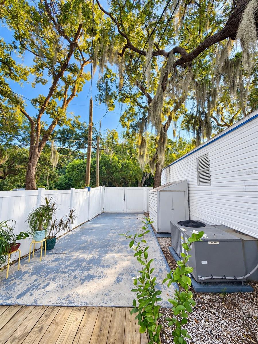 1301 LIVE OAK PKWY — photo 17