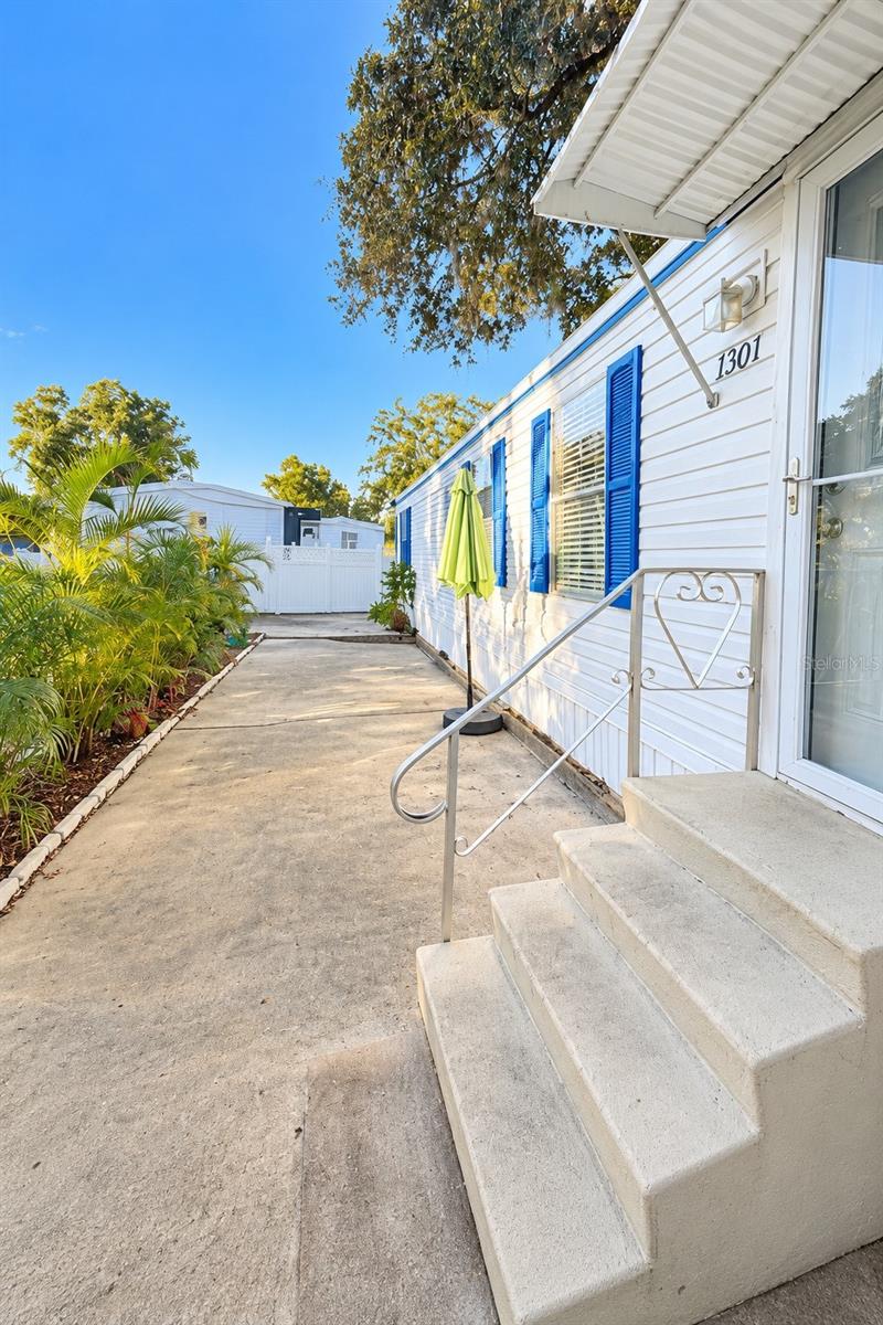 1301 LIVE OAK PKWY — photo 3