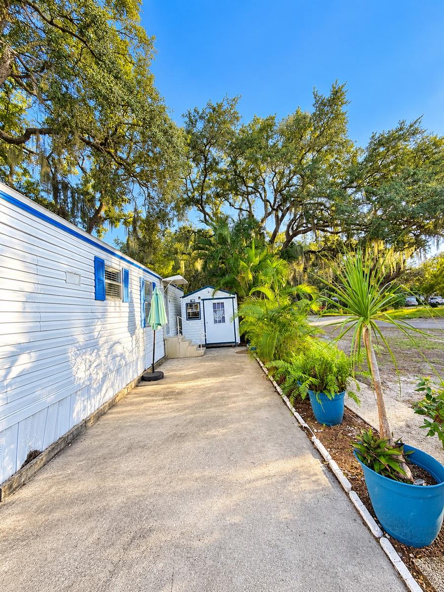 1301 LIVE OAK PKWY — photo 4