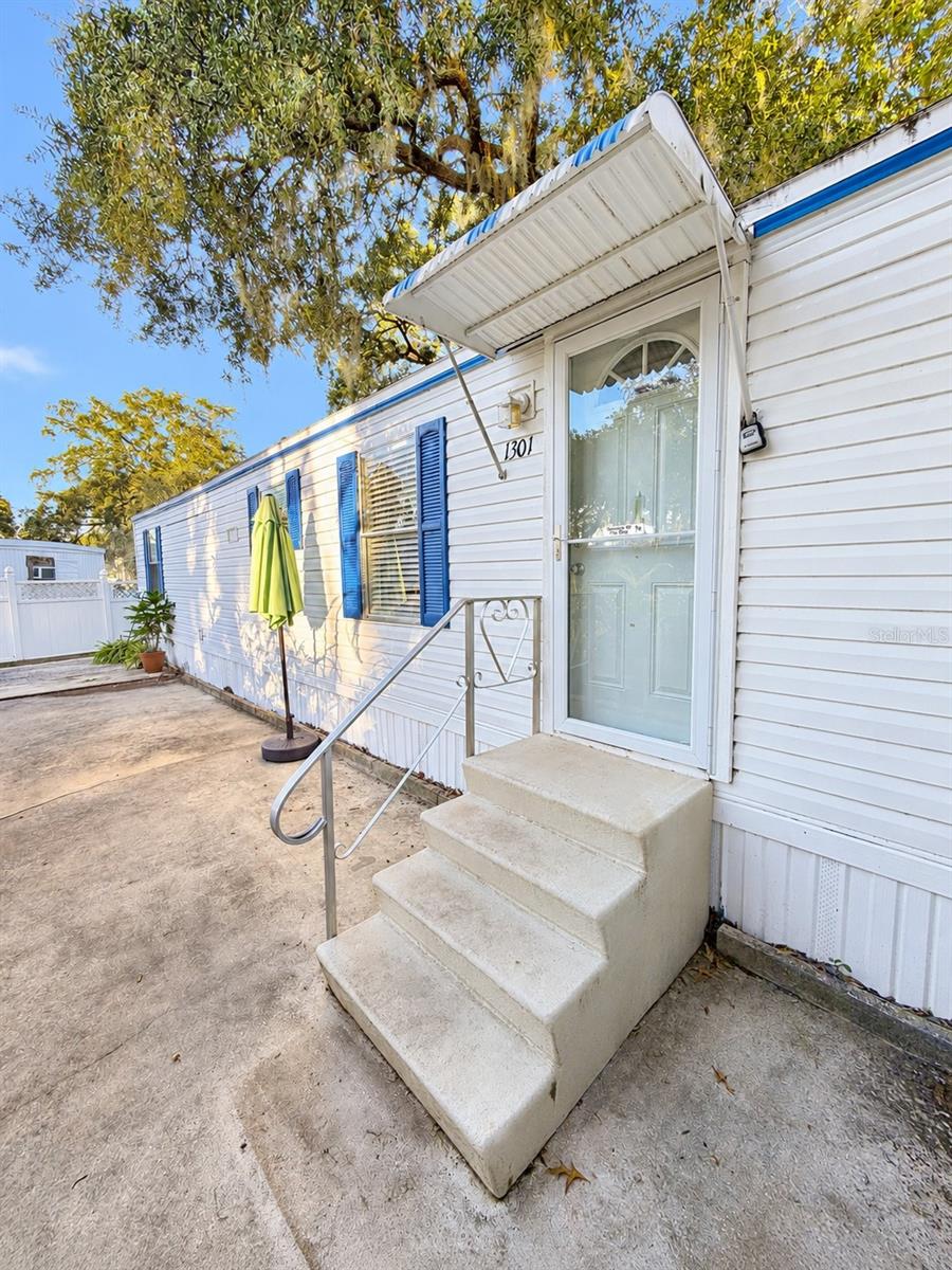 1301 LIVE OAK PKWY — photo 2