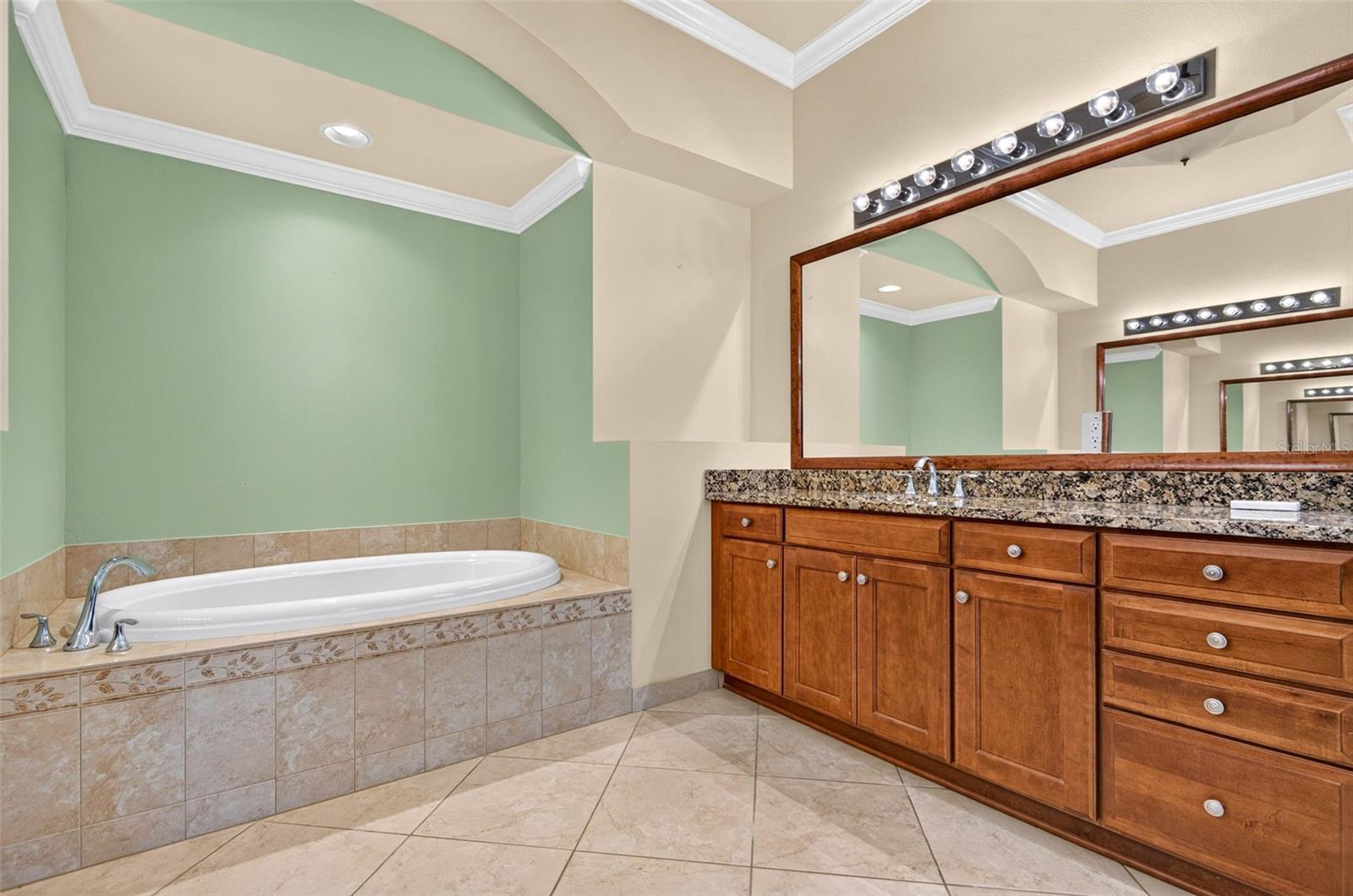 15910 GOLDEN LAKES DR — photo 28