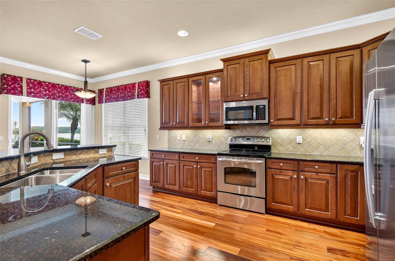 15910 GOLDEN LAKES DR — photo 16