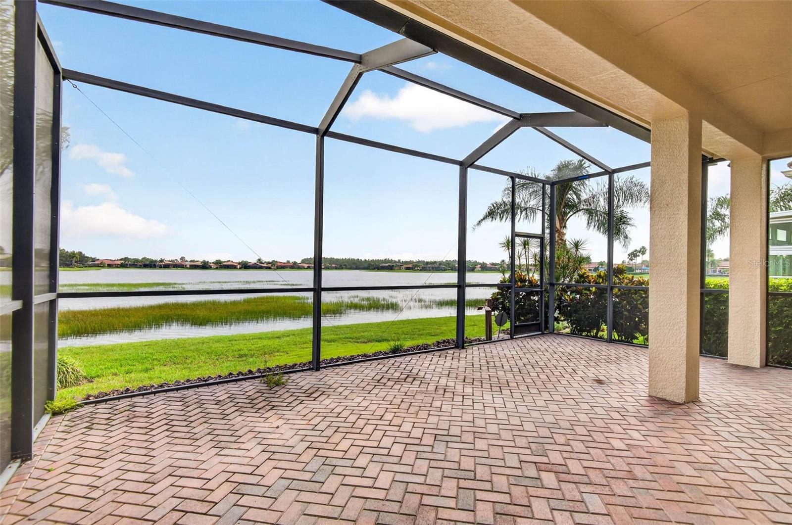 15910 GOLDEN LAKES DR — photo 2