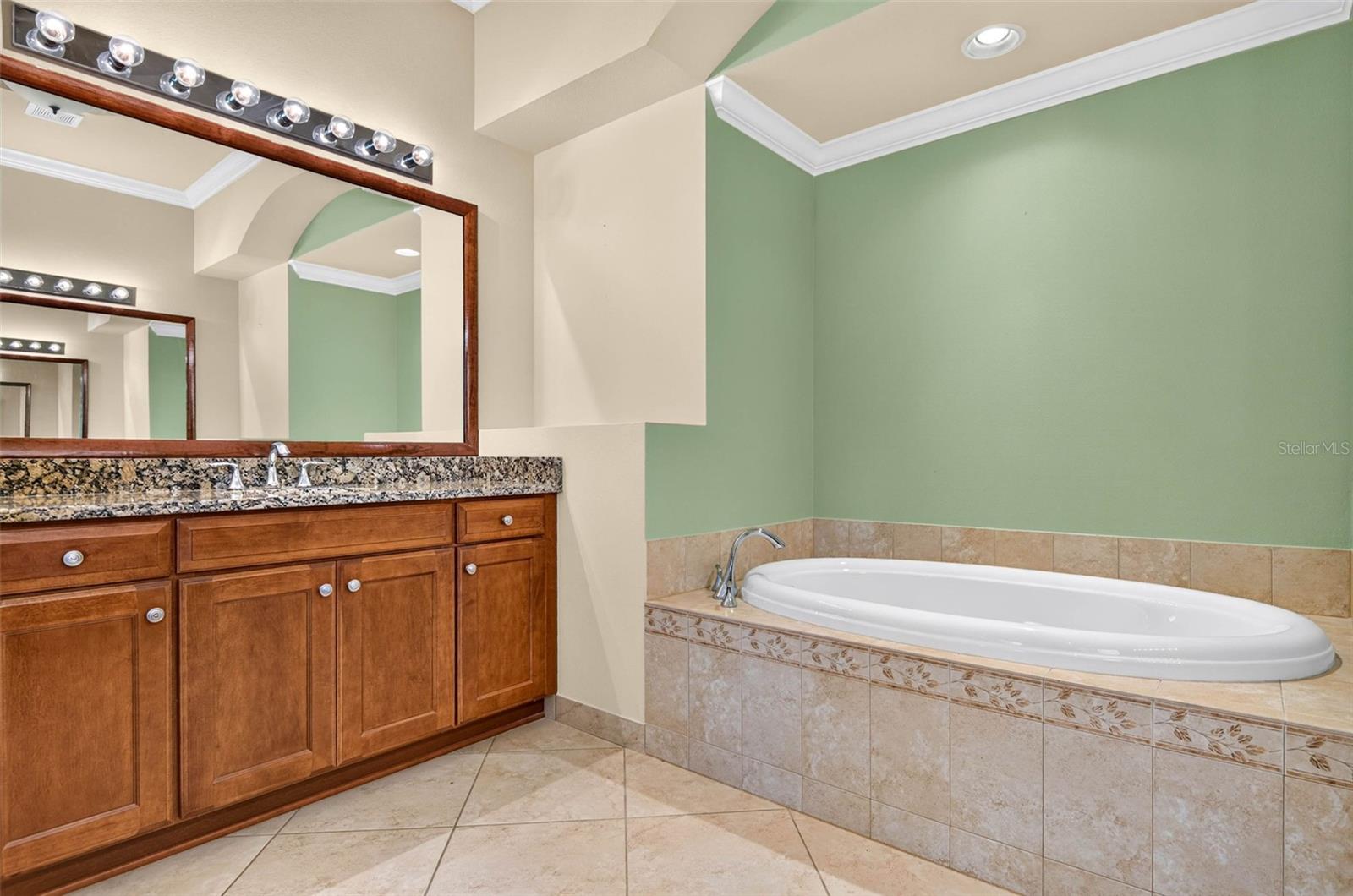 15910 GOLDEN LAKES DR — photo 29