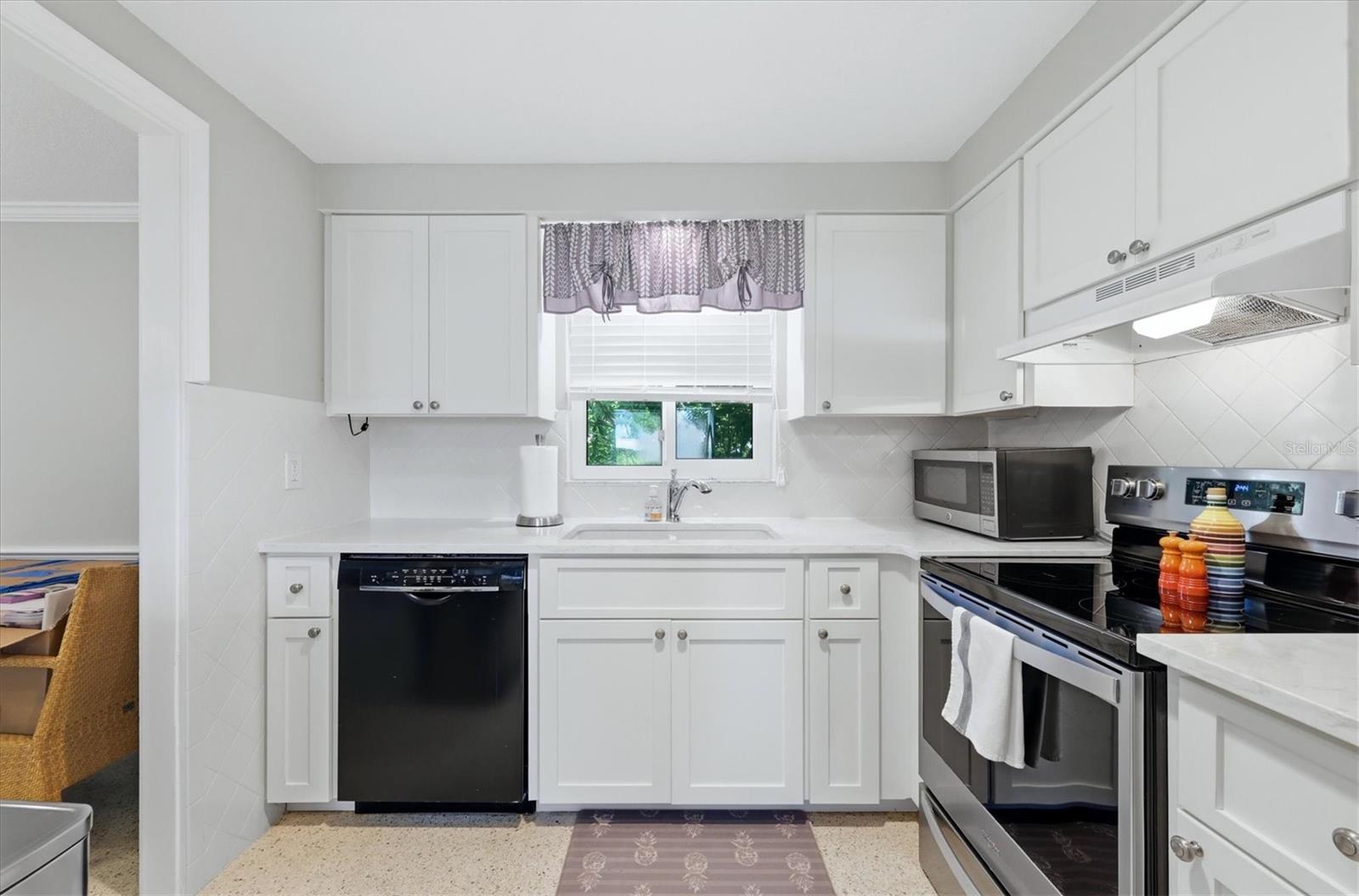 19 OAKWOOD DR N #19 — photo 8