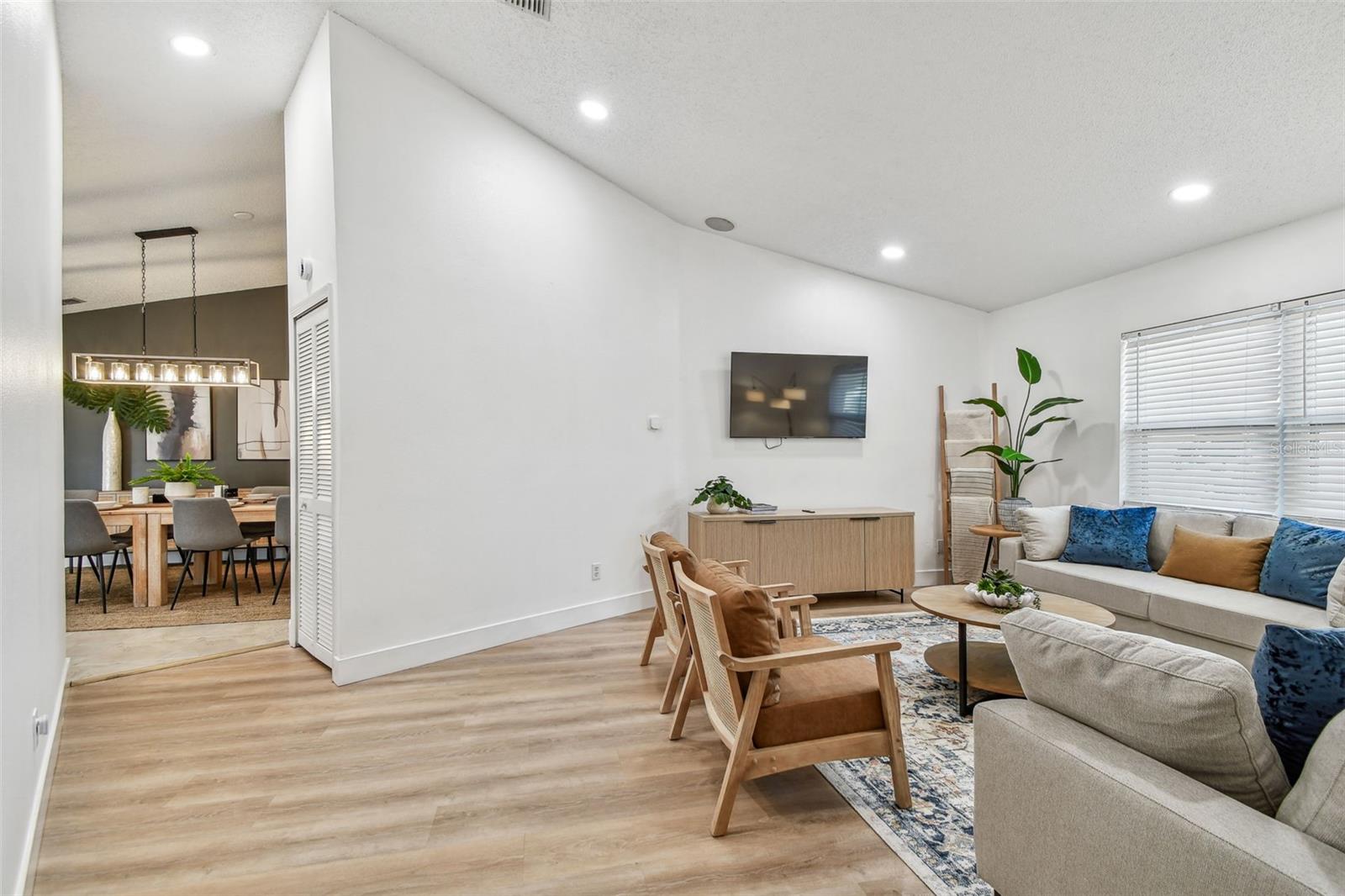 380 FERNSHIRE CT — photo 4