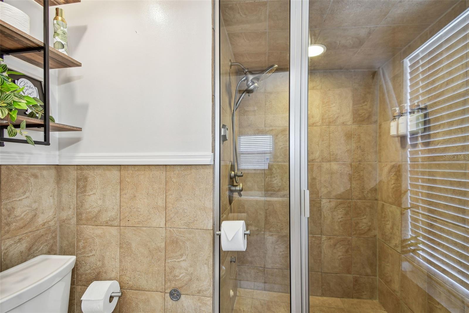 380 FERNSHIRE CT — photo 16