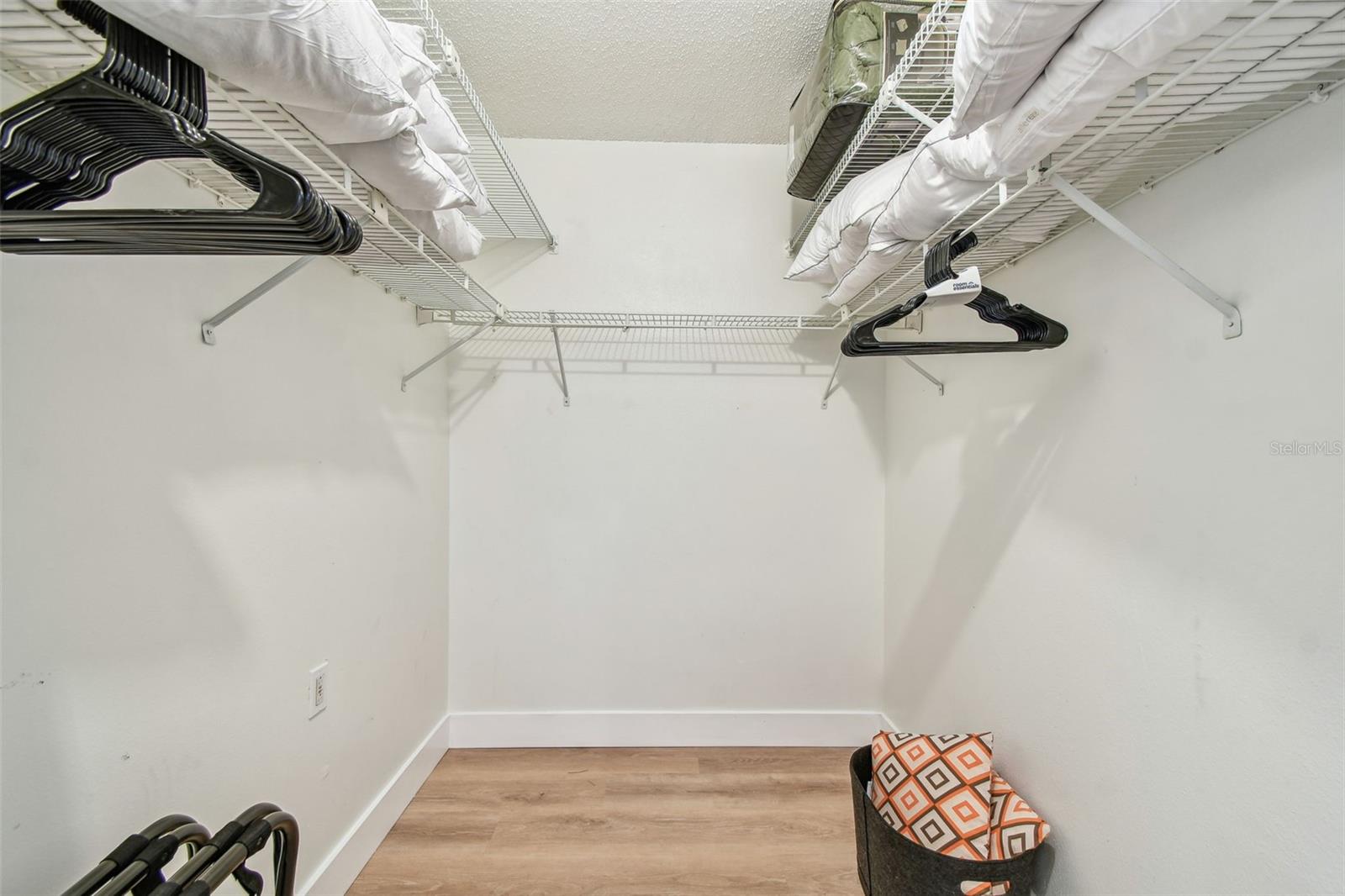 380 FERNSHIRE CT — photo 15