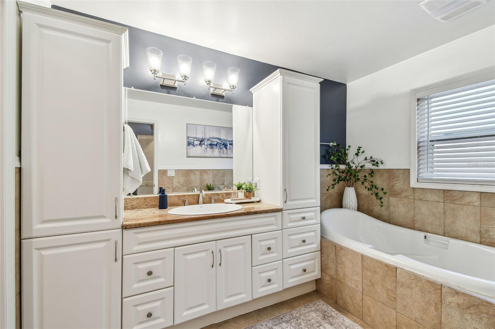 380 FERNSHIRE CT — photo 17