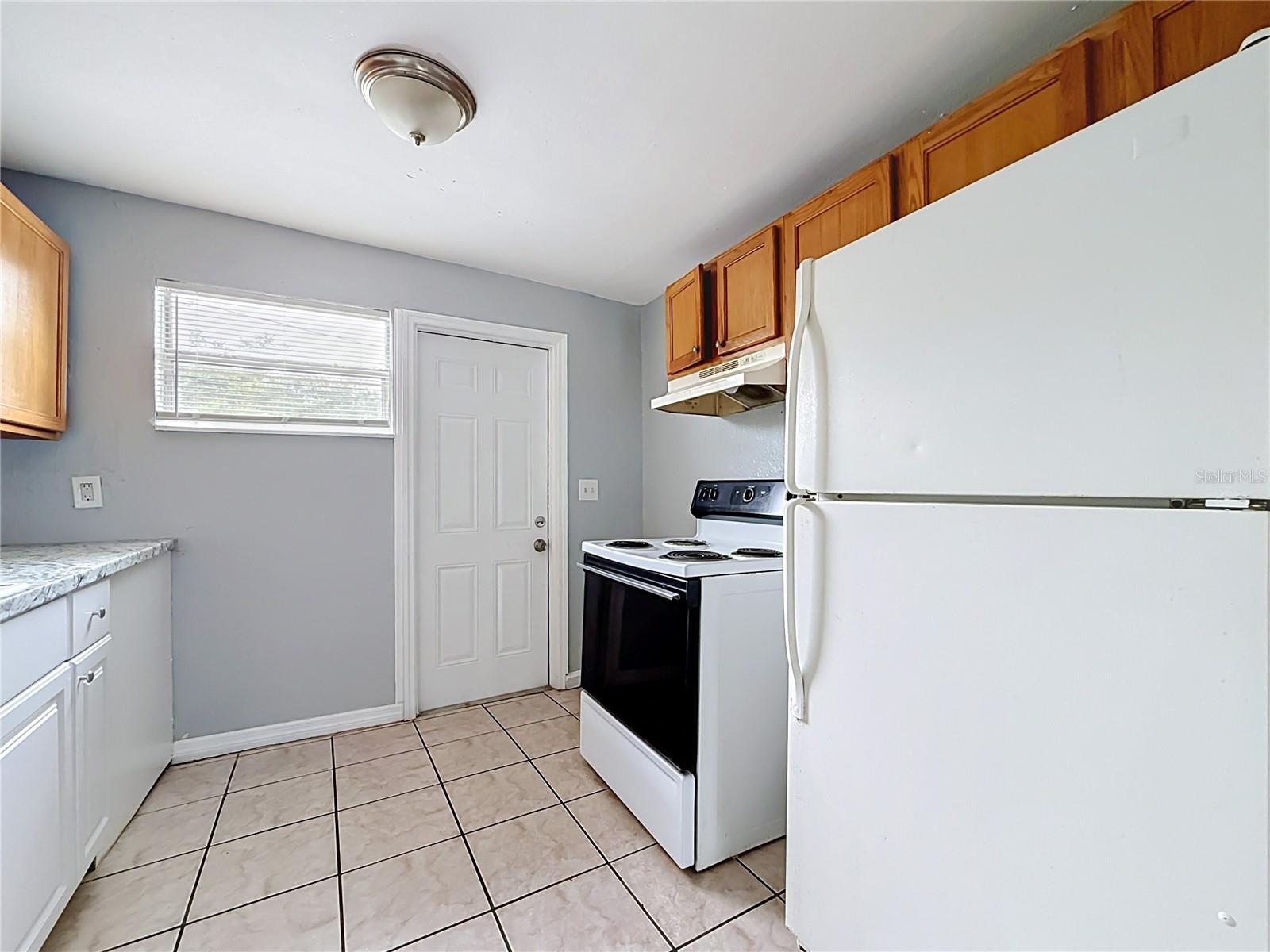 2135 OAKLEY AVE S — photo 10