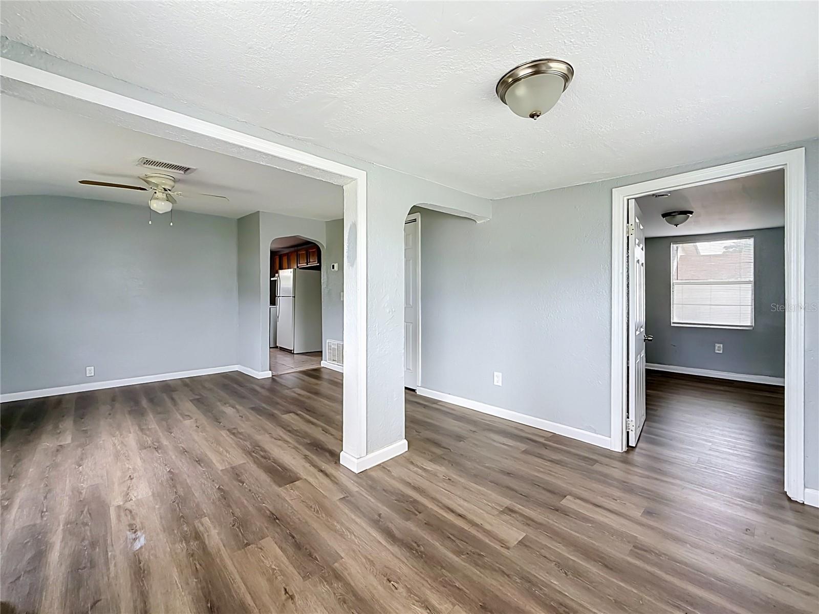 2135 OAKLEY AVE S — photo 4