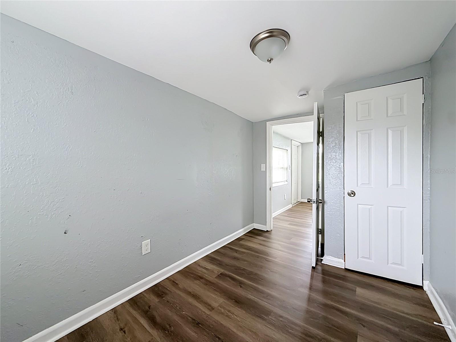 2135 OAKLEY AVE S — photo 14
