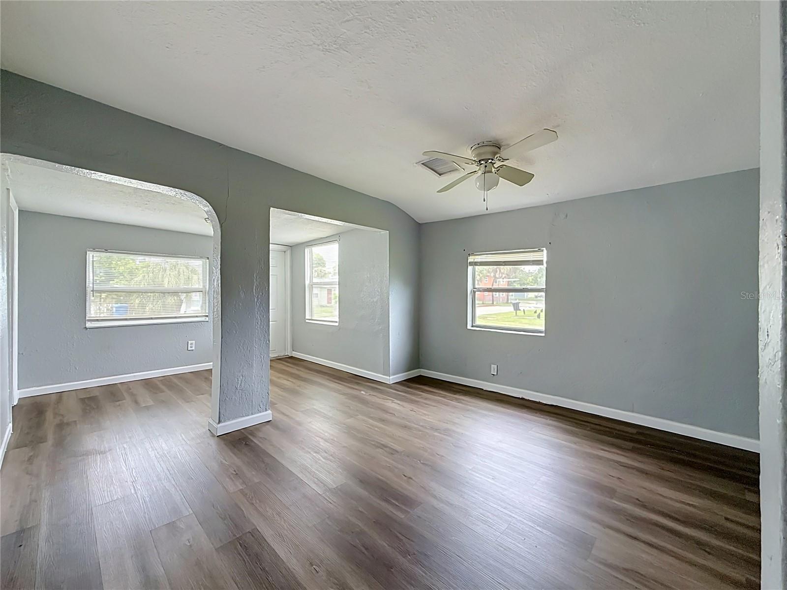 2135 OAKLEY AVE S — photo 5