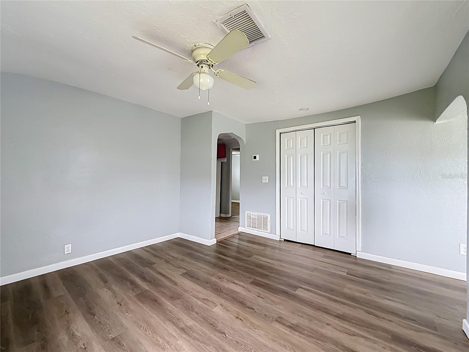 2135 OAKLEY AVE S — photo 8