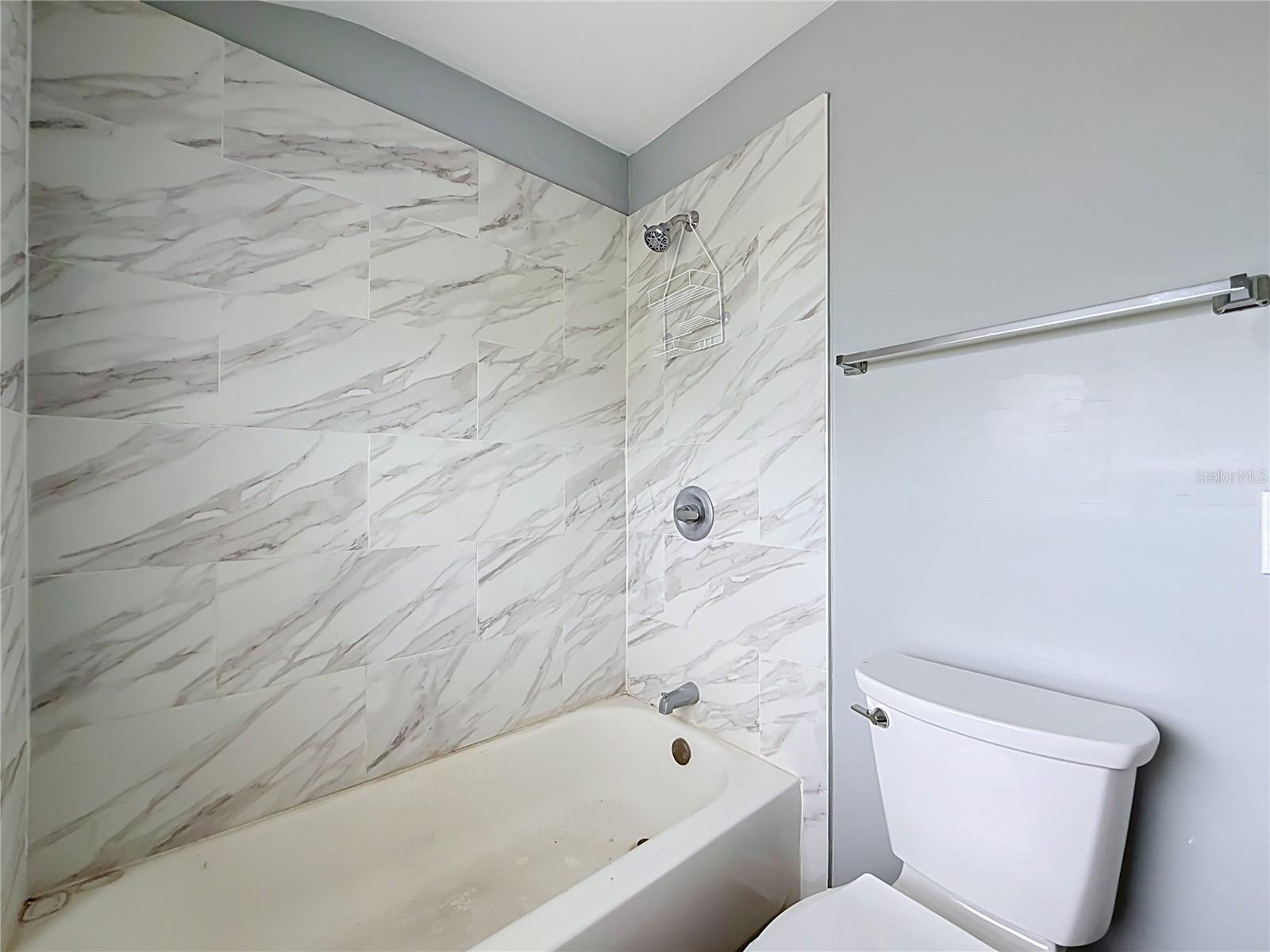2135 OAKLEY AVE S — photo 18