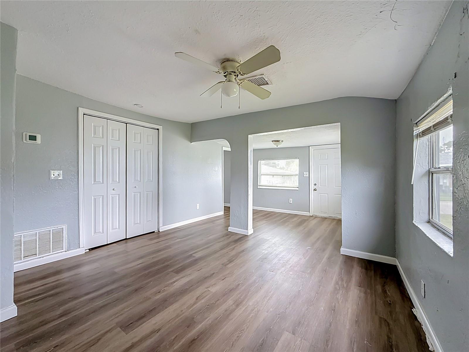 2135 OAKLEY AVE S — photo 6