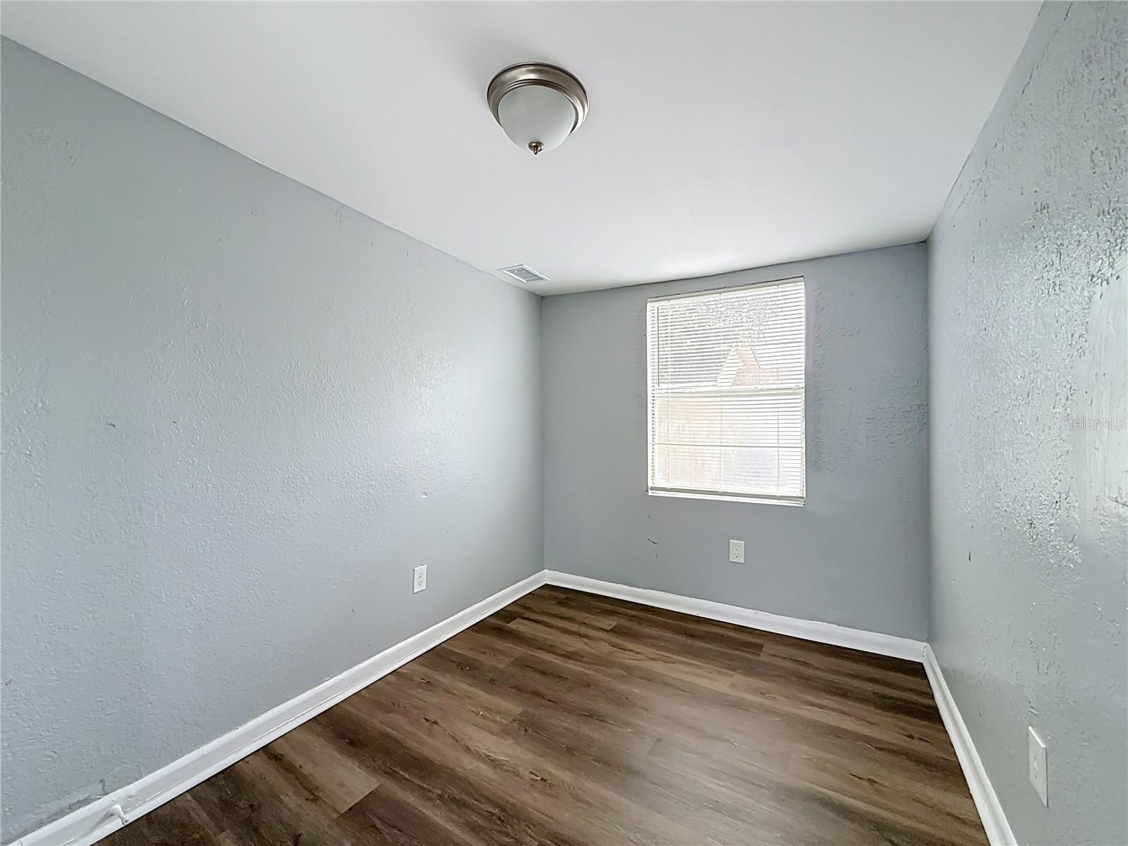 2135 OAKLEY AVE S — photo 13