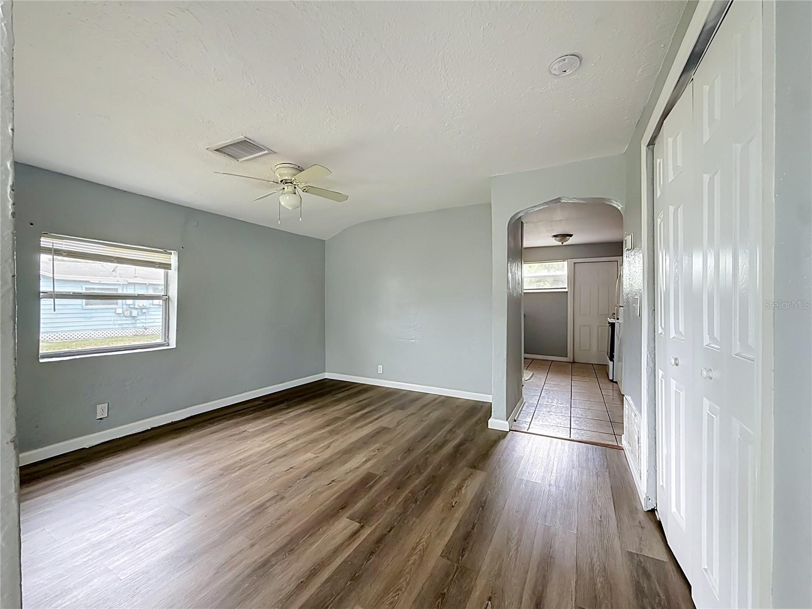2135 OAKLEY AVE S — photo 7