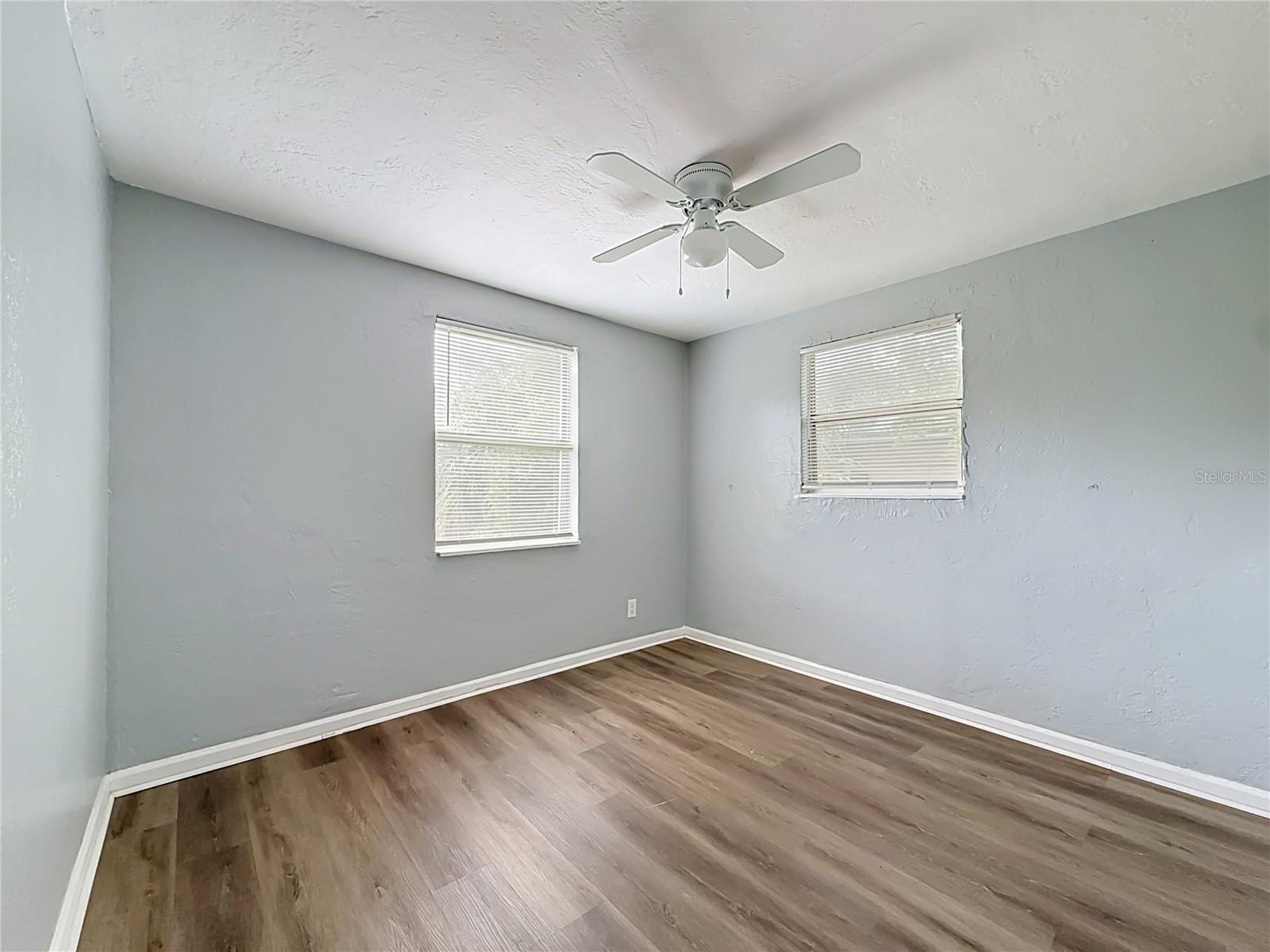 2135 OAKLEY AVE S — photo 19