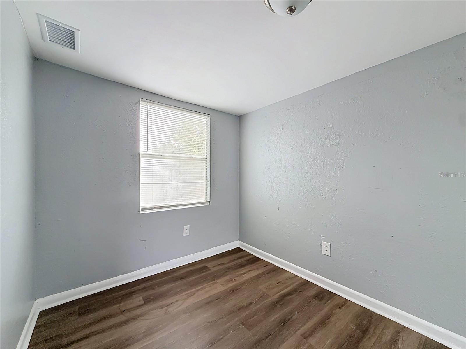 2135 OAKLEY AVE S — photo 15