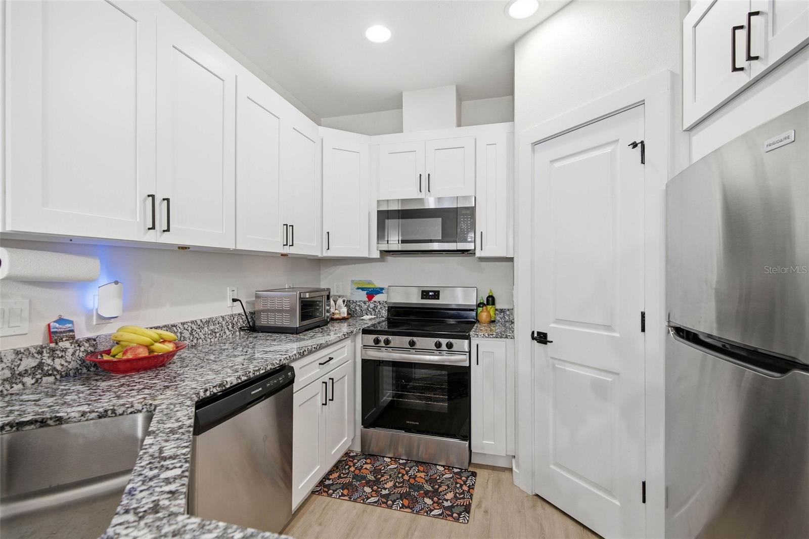 1537 PALMETTO ST — photo 11