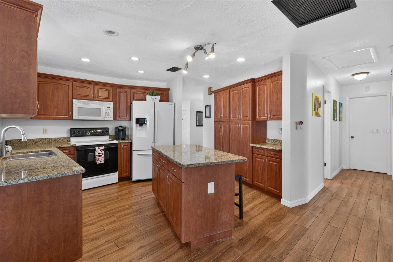 4206 GRAINARY AVE — photo 10