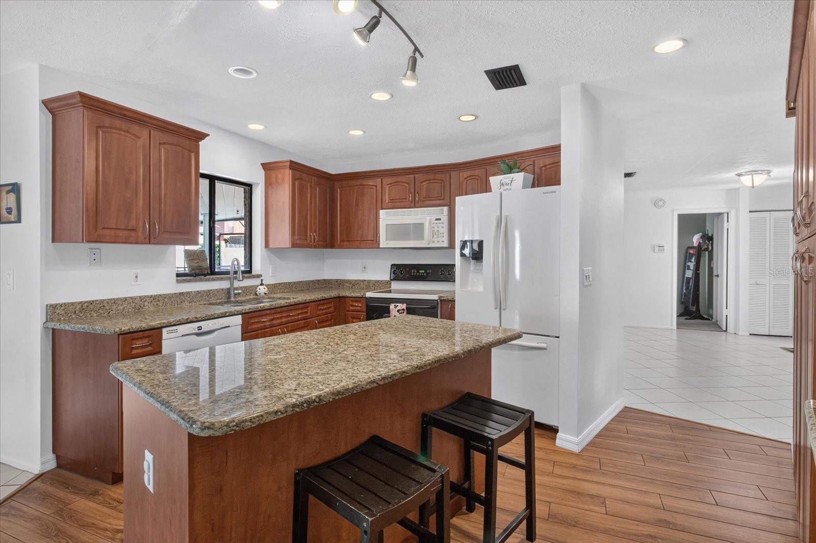 4206 GRAINARY AVE — photo 11