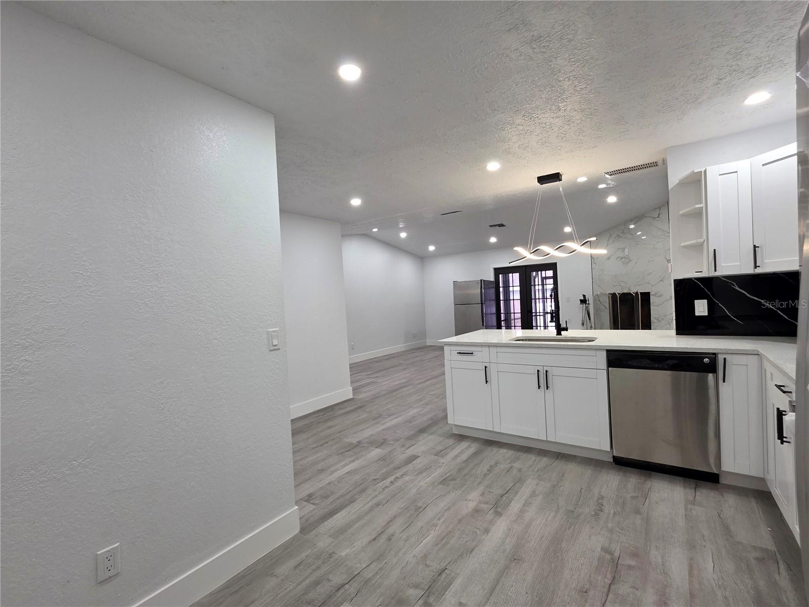 5044 ROANOKE DR — photo 5