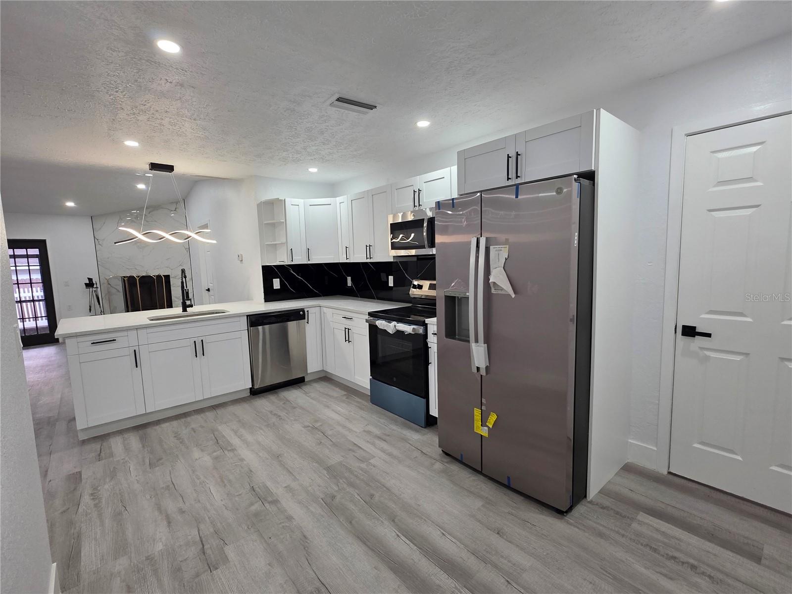 5044 ROANOKE DR — photo 4