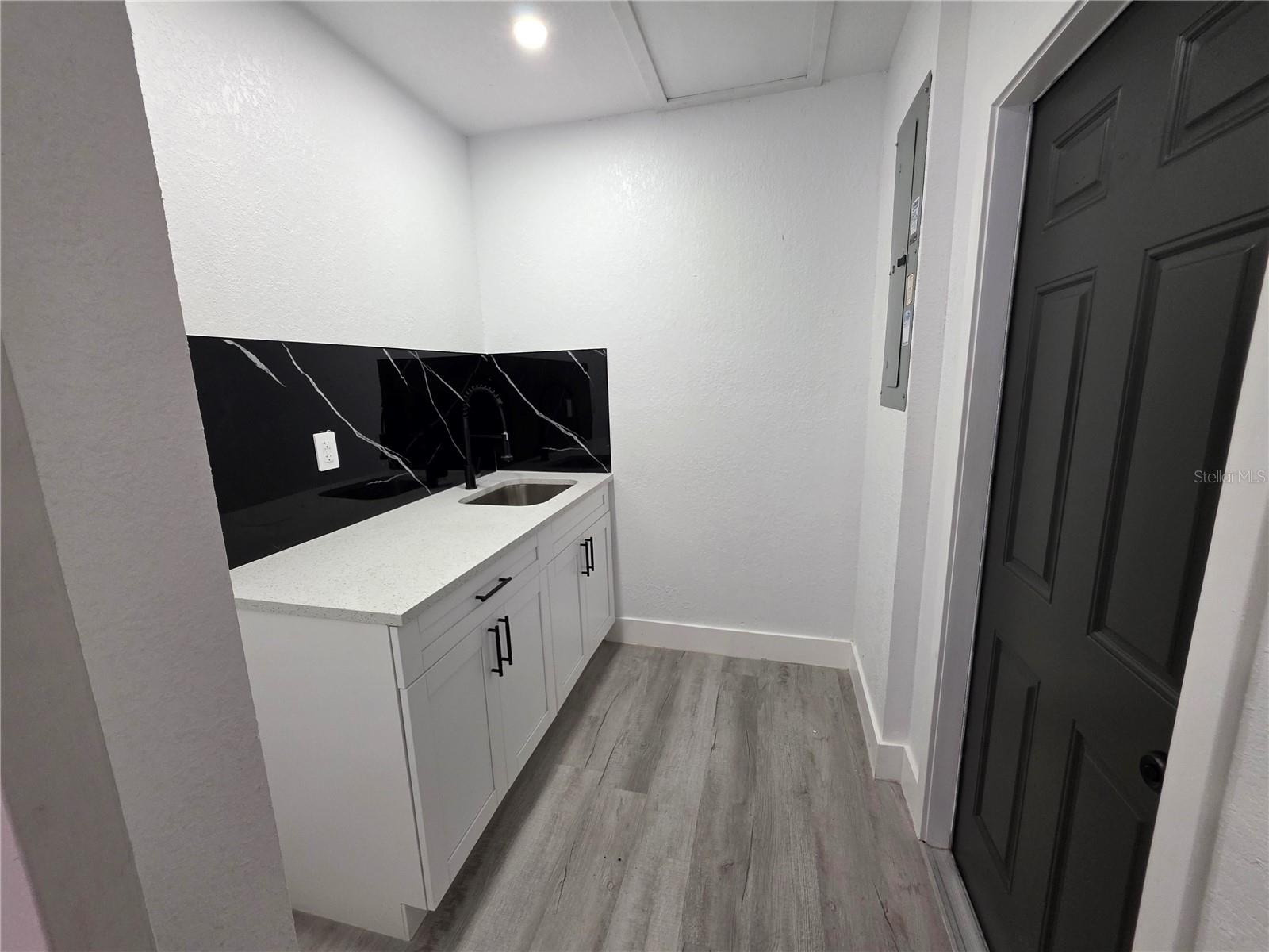5044 ROANOKE DR — photo 10