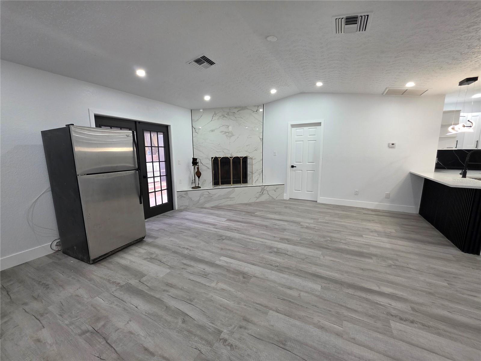 5044 ROANOKE DR — photo 12