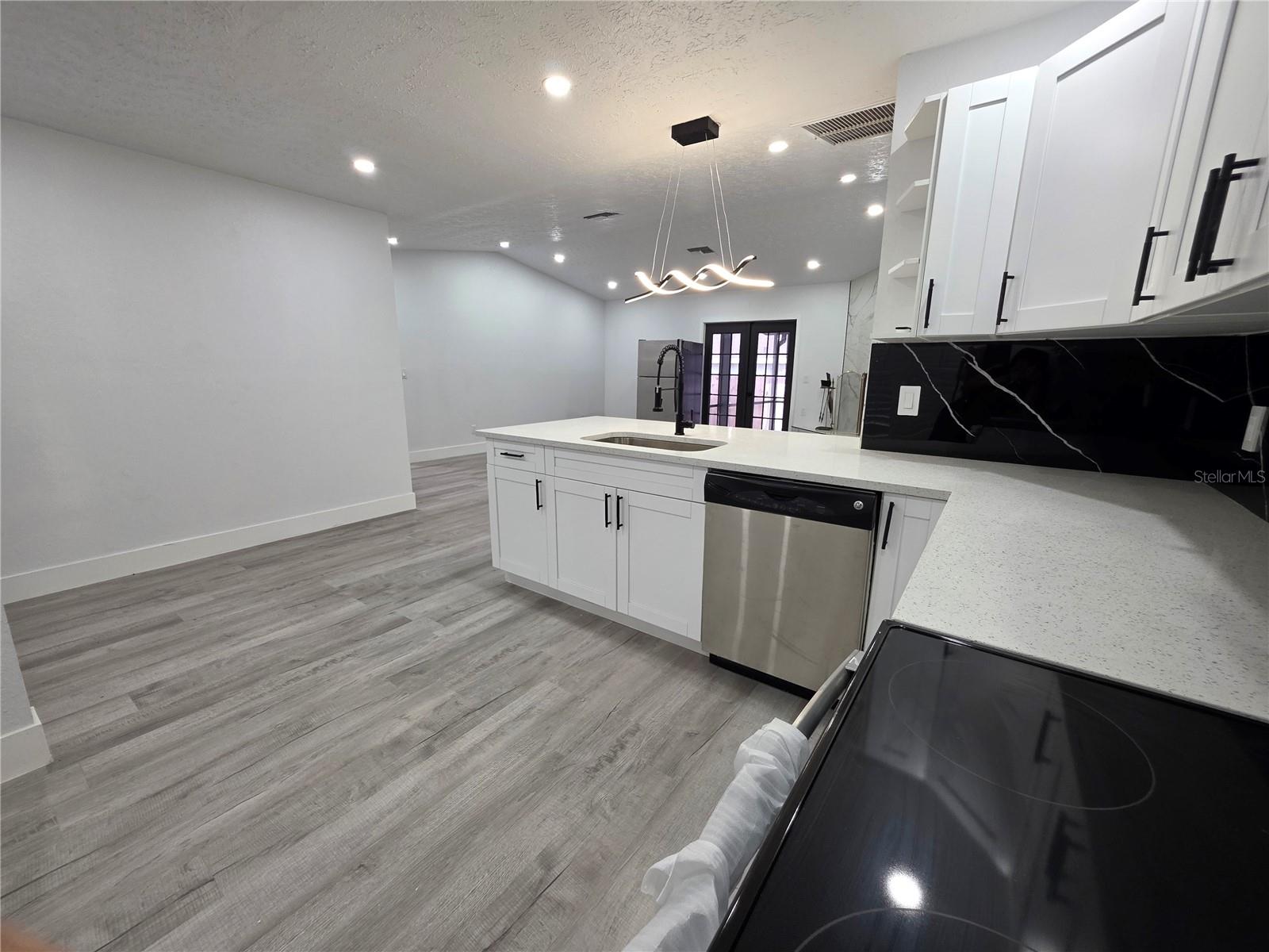 5044 ROANOKE DR — photo 11