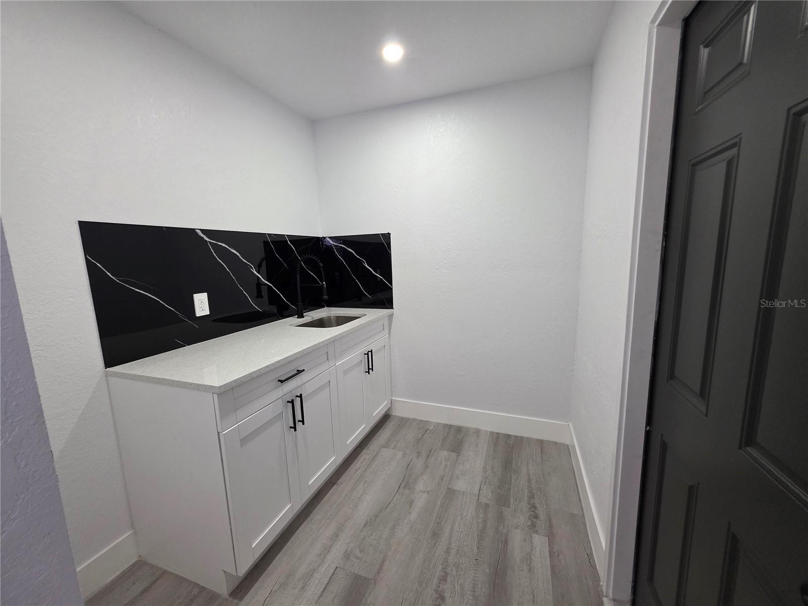 5044 ROANOKE DR — photo 17