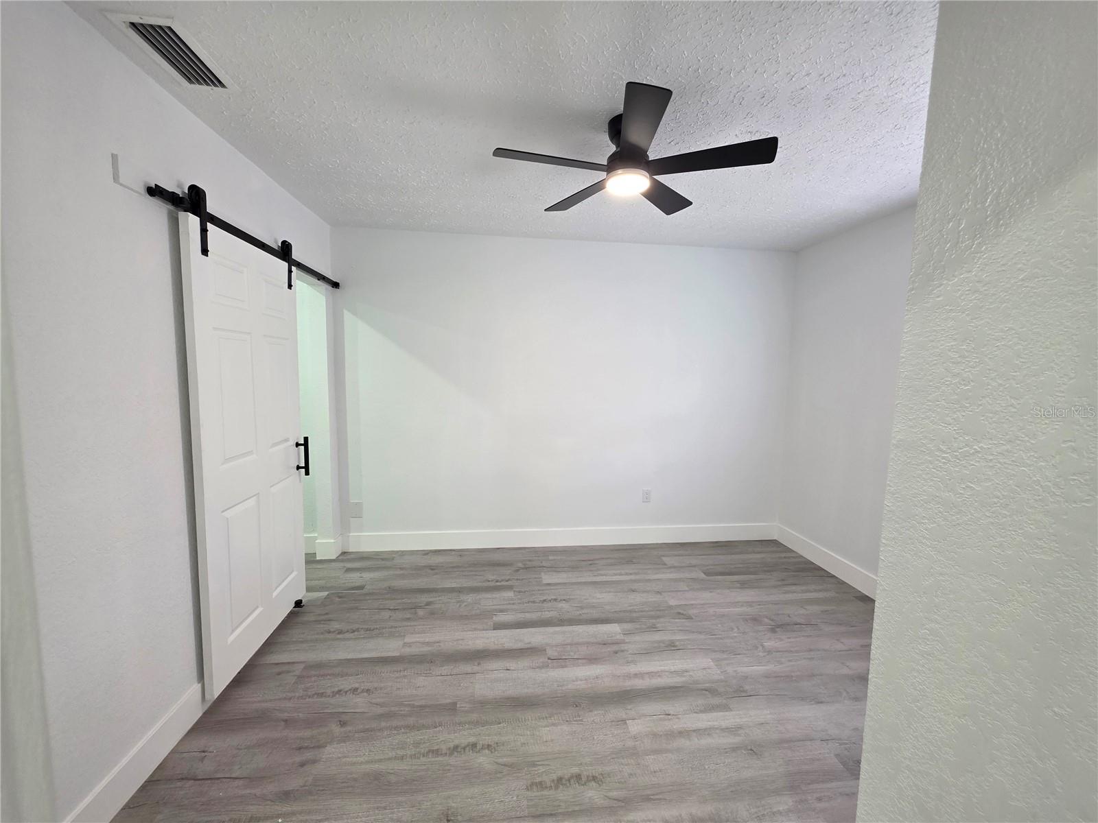 5044 ROANOKE DR — photo 6